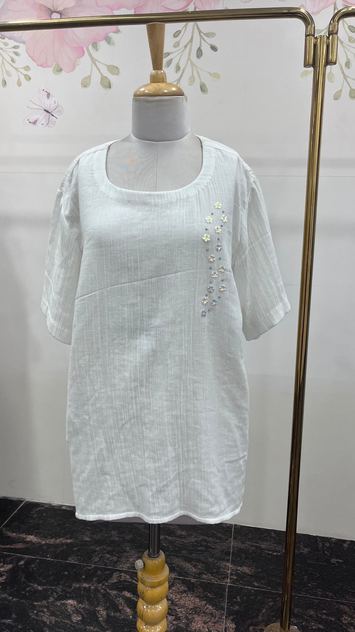 Linen Cotton Round Neck Kurta With Half Sleeves And Handwork Detailing With Culottes Pants
