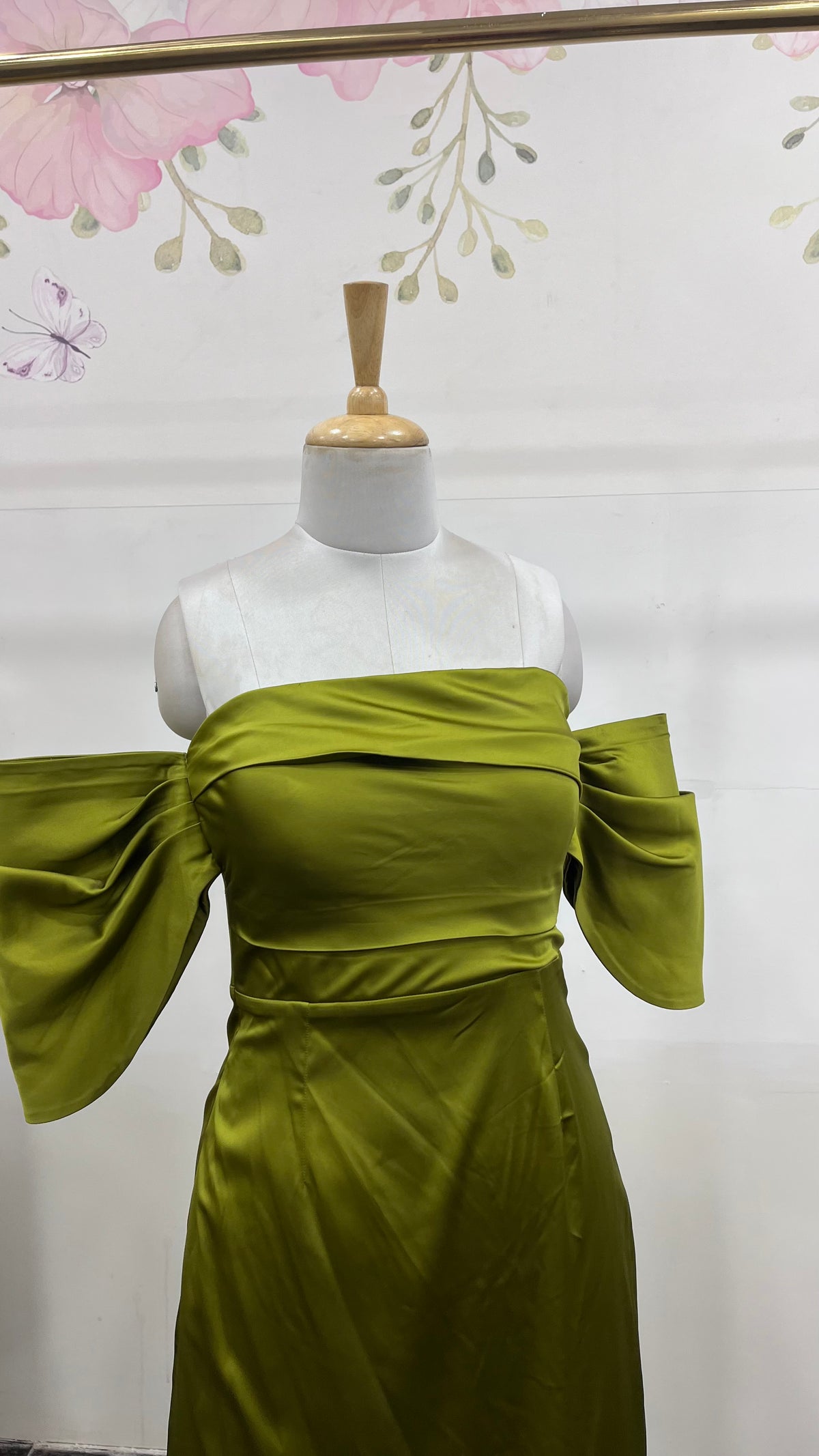 Off Shoulder Dress With Satin Elephant Sleeves - Green