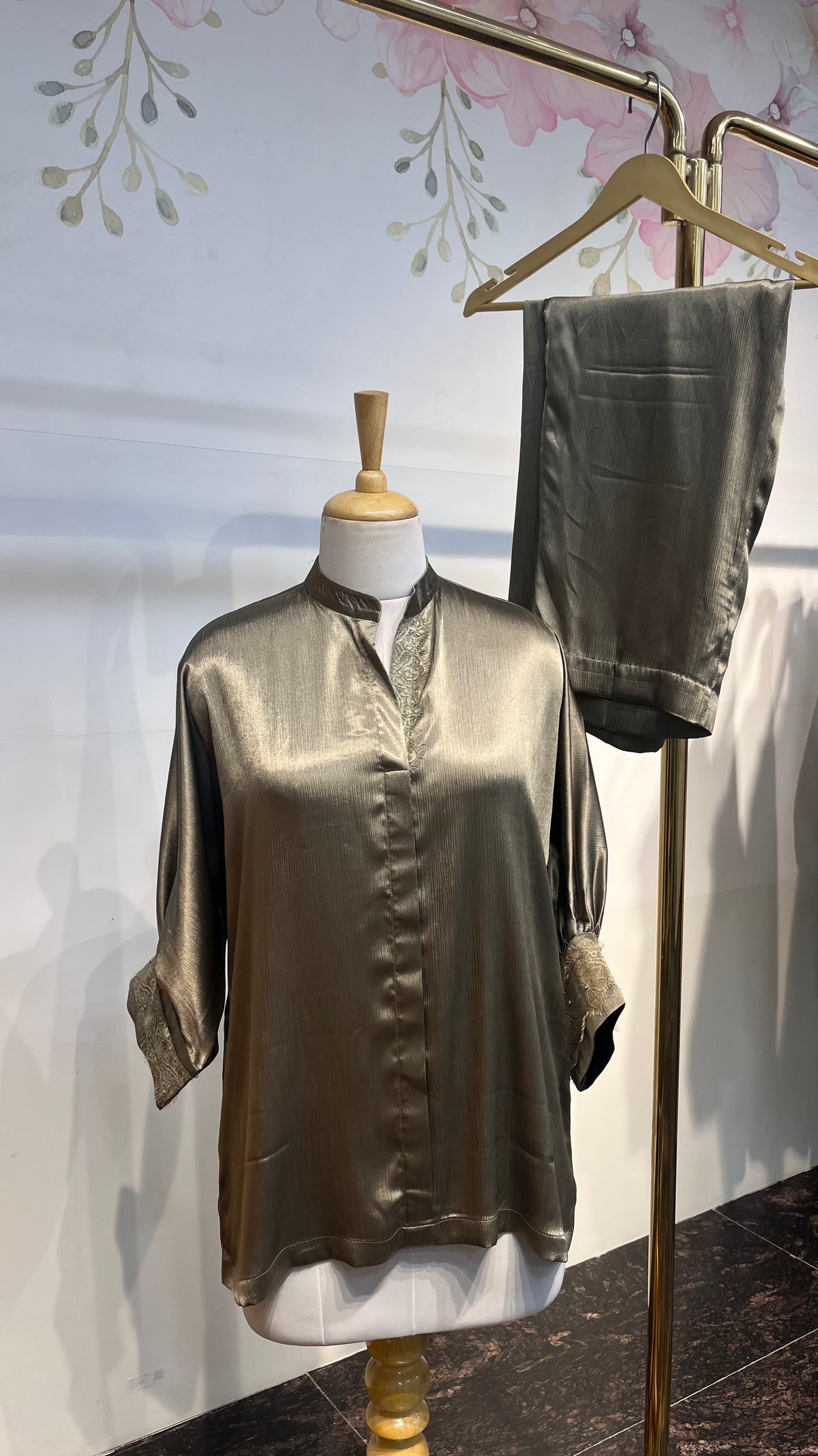 Metallic silk chiffon Standing collar co-ord set with pants. Chantilly lace on sleeves and neck