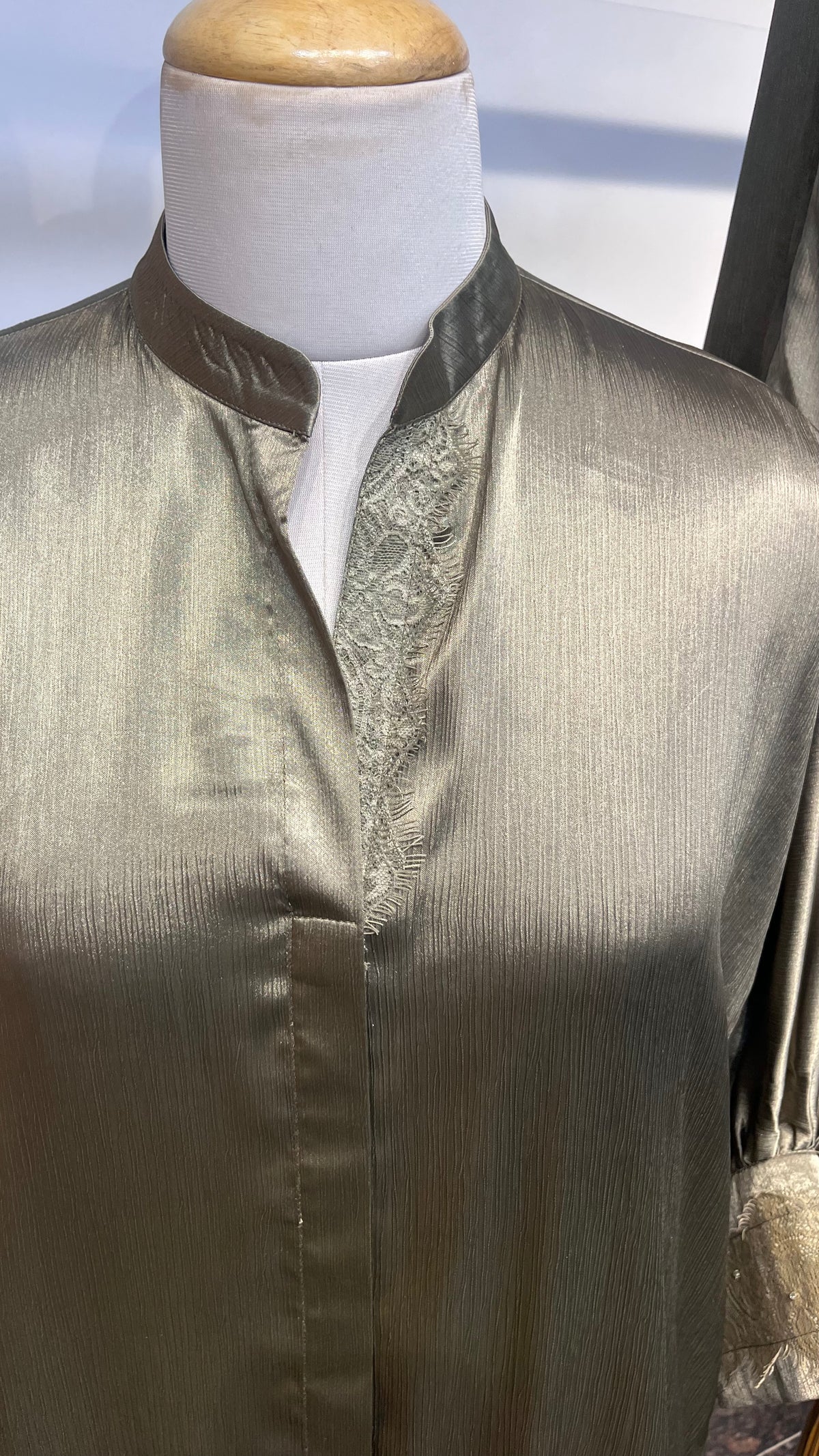 Metallic silk chiffon Standing collar co-ord set with pants. Chantilly lace on sleeves and neck