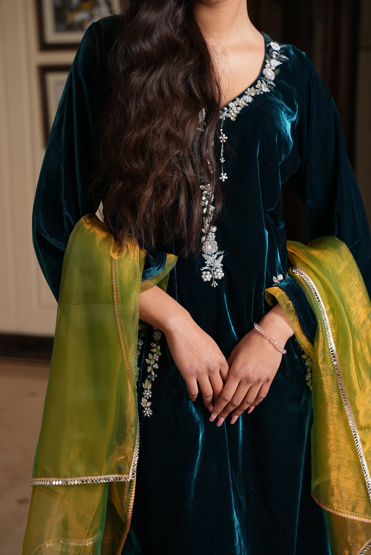 Navy Blue Velvet Kurta Set With Green Dupatta
