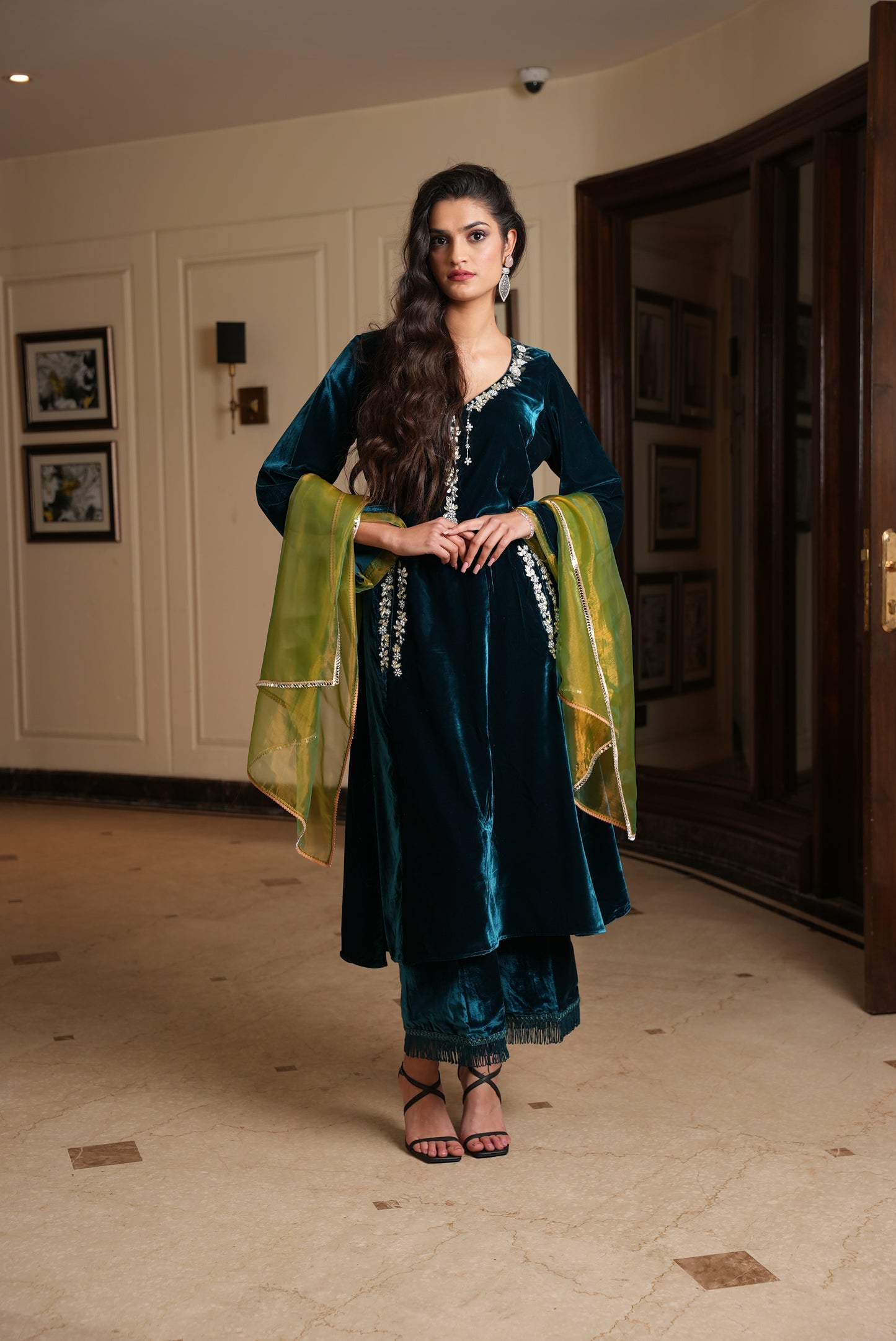 Navy Blue Velvet Kurta Set With Green Dupatta